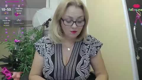 Snapshot of ladyjeen chatting on 09-19-25, 03:13 Lady Jeen Back on Sunday 8th of December online show from 09-19-25, 03:13