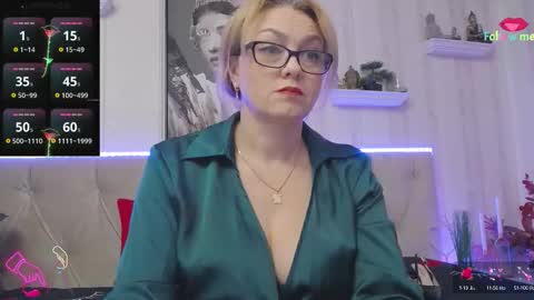 Snapshot of ladyjeen chatting on 10-12-25, 03:11 Lady Jeen Back on Sunday 8th of December online show from 10-12-25, 03:11