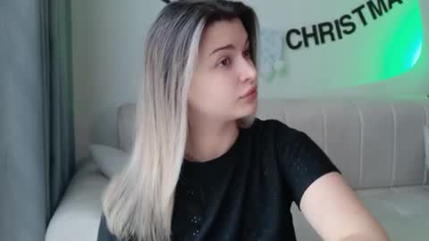 ladylancaster online show from 12-14-25, 03:01