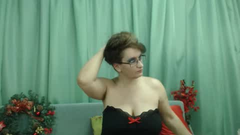 Snapshot of ladymagickiss chatting on 12-22-24, 01:11 Nicole.... online show from 12-22-24, 01:11
