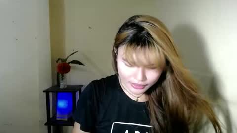 Snapshot of ladyofyou_dreamxoxo chatting on 05-06-26, 02:40 LILY online show from 05-06-26, 02:40