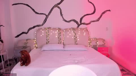 Lady  online show from 09-18-25, 05:20