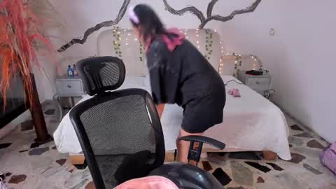 Lady  online show from 10-01-25, 05:13