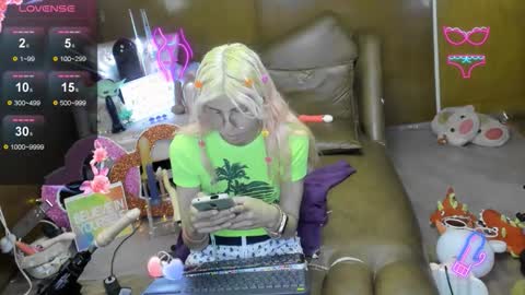 Snapshot of laflakita21 chatting on 11-12-25, 12:55 Skinnygirl online show from 11-12-25, 12:55