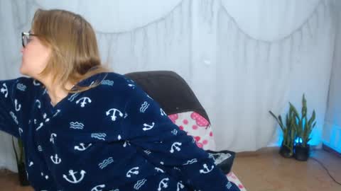  paola and a guest lol    online show from 04-11-26, 03:49