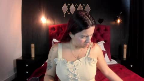 Snapshot of laia_jonees chatting on 05-20-26, 12:00 Laia online show from 05-20-26, 12:00