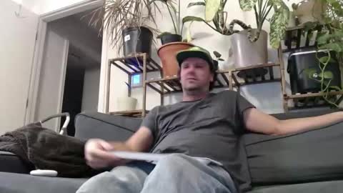 Snapshot of laidback_and_chill chatting on 12-20-24, 01:58 Rick online show from 12-20-24, 01:58