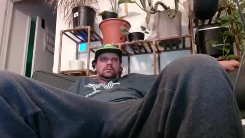 Snapshot of laidback_and_chill chatting on 01-01-25, 04:50 Rick online show from 01-01-25, 04:50