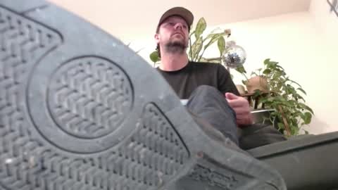 Snapshot of laidback_and_chill chatting on 01-01-25, 11:51 Rick online show from 01-01-25, 11:51