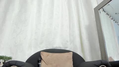 Lailacastillo online show from 01-17-25, 01:35