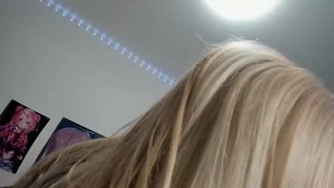 Snapshot of lain__ chatting on 05-15-26, 11:12 Kira online show from 05-15-26, 11:12