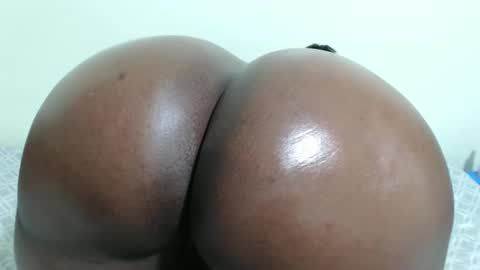 Snapshot of lakeeza chatting on 02-25-26, 06:12 ANNIE online show from 02-25-26, 06:12