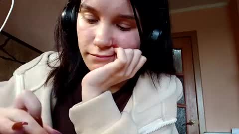 Snapshot of lakeshachoen chatting on 07-25-26, 08:01 Mary online show from 07-25-26, 08:01