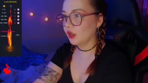 Snapshot of lala_loulou chatting on 10-30-25, 11:44 Nicky online show from 10-30-25, 11:44