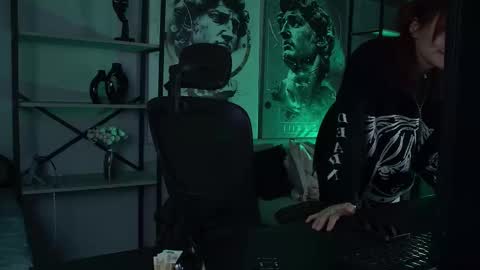 just call me Lana  and her security online show from 09-19-25, 11:33