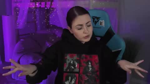 just call me Lana  and her security online show from 11-08-25, 05:29