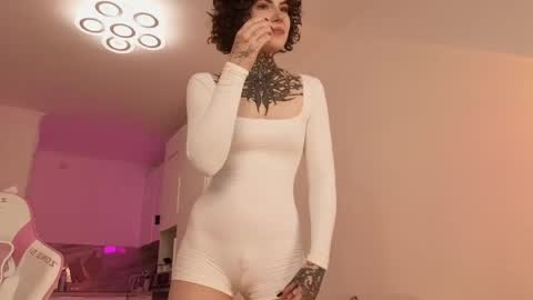 Snapshot of lana_mays chatting on 05-25-26, 03:12 Eva online show from 05-25-26, 03:12