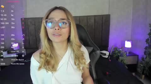 Lana online show from 10-30-25, 05:42