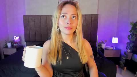 Lana online show from 11-12-25, 03:18