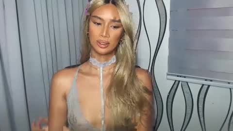 Snapshot of lanadel_hilton chatting on 02-16-25, 02:54 Lana online show from 02-16-25, 02:54