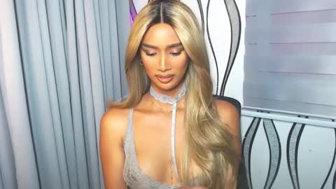 Snapshot of lanadel_hilton chatting on 02-18-25, 12:15 Lana online show from 02-18-25, 12:15