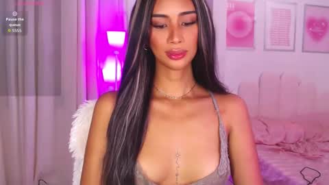 Snapshot of lanadel_hilton chatting on 09-22-25, 01:51 Lana online show from 09-22-25, 01:51