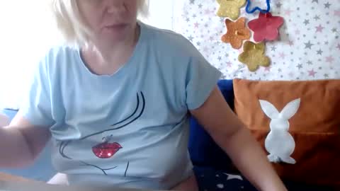 LovelyQueen online show from 06-15-26, 07:43