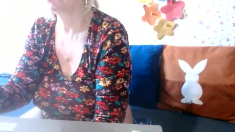 LovelyQueen online show from 06-17-26, 07:33