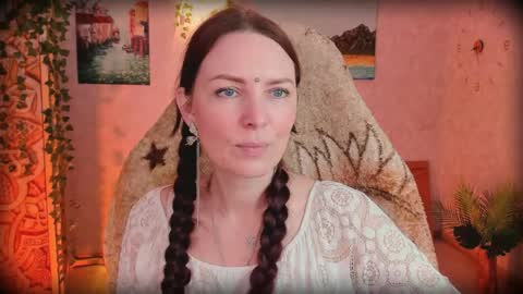 Snapshot of lanaradiance chatting on 05-25-26, 12:33 Lana Radiance online show from 05-25-26, 12:33