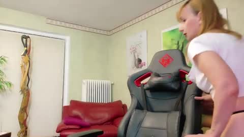 Snapshot of lanasweet9 chatting on 01-06-25, 06:31 Lana online show from 01-06-25, 06:31