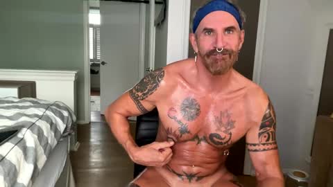 Snapshot of lancedad1 chatting on 12-01-24, 05:35 Lance online show from 12-01-24, 05:35