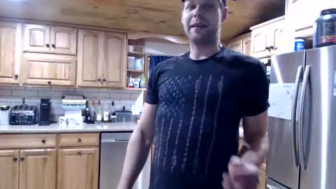 Snapshot of lancehardin chatting on 01-08-26, 12:46 Lance online show from 01-08-26, 12:46