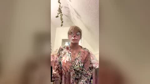 laneybel online show from 12-04-25, 06:55