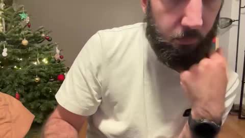 Snapshot of lanimalr chatting on 12-18-25, 11:33 Lanimal online show from 12-18-25, 11:33