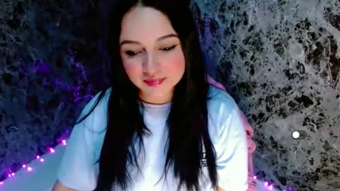 Snapshot of lanna_belle28 chatting on 11-26-25, 02:07 Lanna online show from 11-26-25, 02:07
