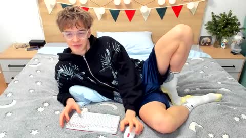 Fandi online show from 12-27-24, 12:34