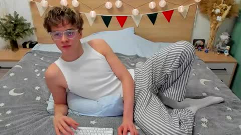 Fandi online show from 01-21-25, 02:37