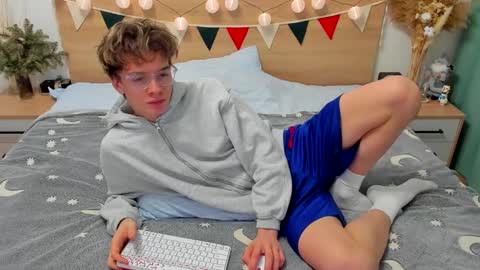 Fandi online show from 01-22-25, 05:37