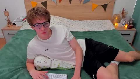 Fandi online show from 09-30-25, 06:40