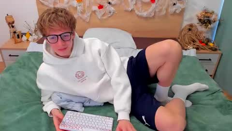 Fandi online show from 10-18-25, 09:43