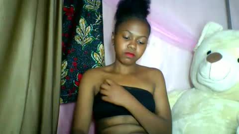 Snapshot of lara_belle chatting on 04-29-26, 10:30 lara_belle online show from 04-29-26, 10:30