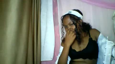 Snapshot of lara_belle chatting on 05-07-26, 08:25 lara_belle online show from 05-07-26, 08:25