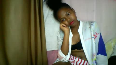 Snapshot of lara_belle chatting on 05-15-26, 11:12 lara_belle online show from 05-15-26, 11:12