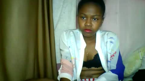 Snapshot of lara_belle chatting on 05-16-26, 01:02 lara_belle online show from 05-16-26, 01:02