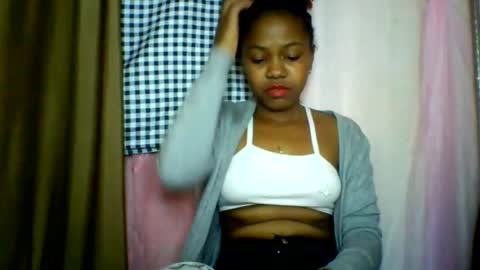 Snapshot of lara_belle chatting on 06-08-26, 03:01 lara_belle online show from 06-08-26, 03:01