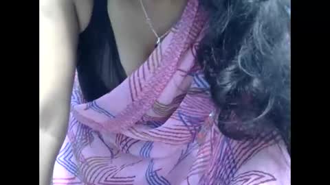 Snapshot of lara_dey chatting on 09-11-25, 06:57 Anshika rai online show from 09-11-25, 06:57