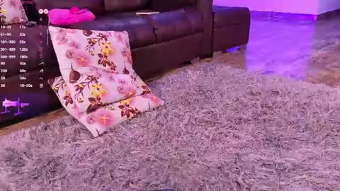 Hello Guys I am Lara Giraldo  WELCOME To my room online show from 07-03-26, 10:32