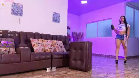 Hello Guys I am Lara Giraldo  WELCOME To my room online show from 07-25-26, 11:13