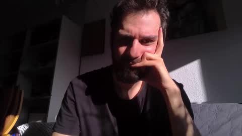 laraaan online show from 11-16-25, 12:11