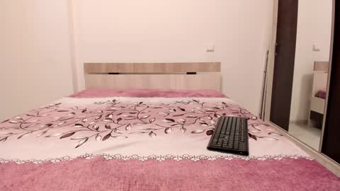 Snapshot of laracara chatting on 01-10-25, 08:18 Lara online show from 01-10-25, 08:18